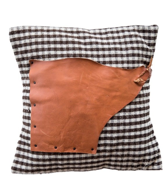 Le COUSSIN D'INTÉRIEUR ZC06000030 mesure 50*50 cm