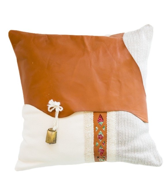 Le COUSSIN D'INTÉRIEUR ZC06000070 mesure 50*50 cm